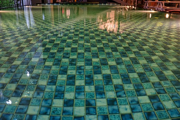 Créer une décoration unique avec du papier peint acheté via wellpapers